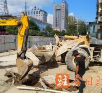 亚洲男人又大又粗jj插入女人下面视频高温下的坚守｜道路建设者用汗水铺就畅通路